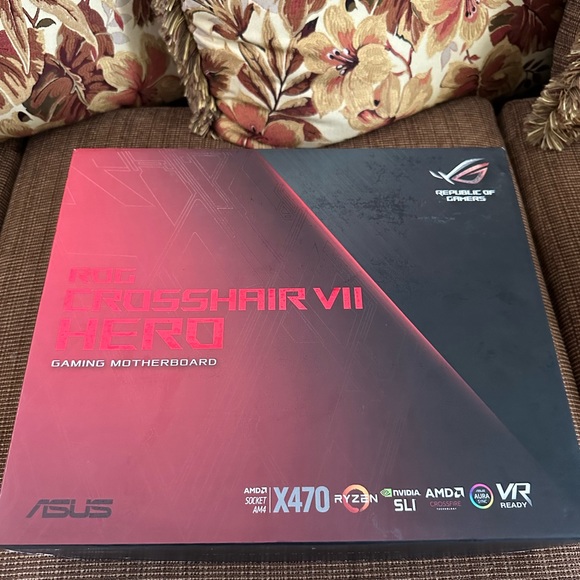 ASUS ROG CROSSHAIR VII HERO Motherboard